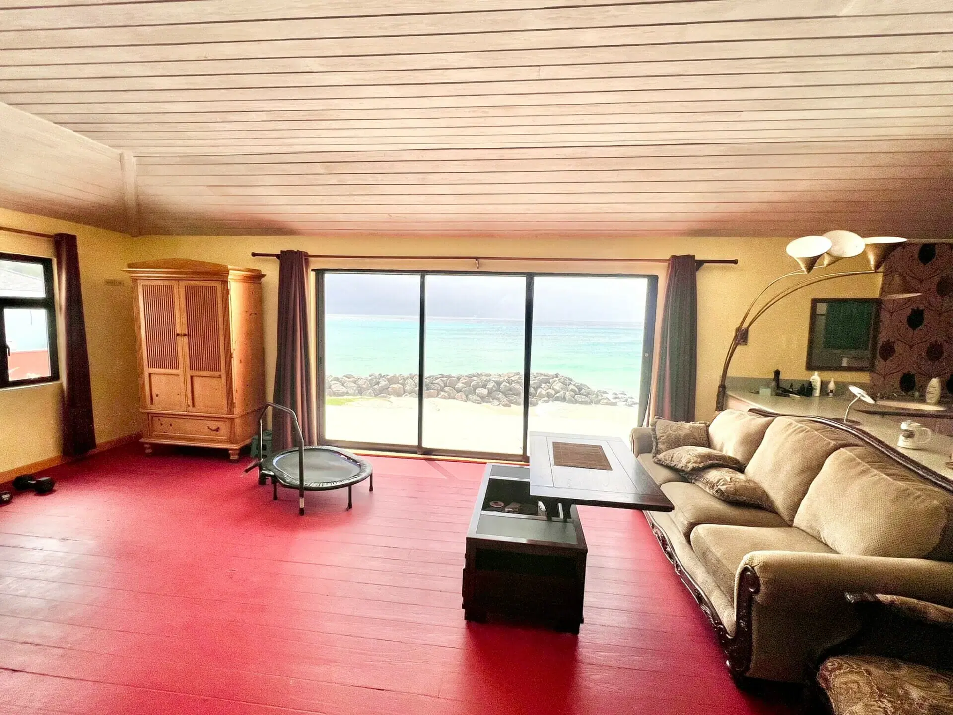 Living room with sliding doors to the sea
